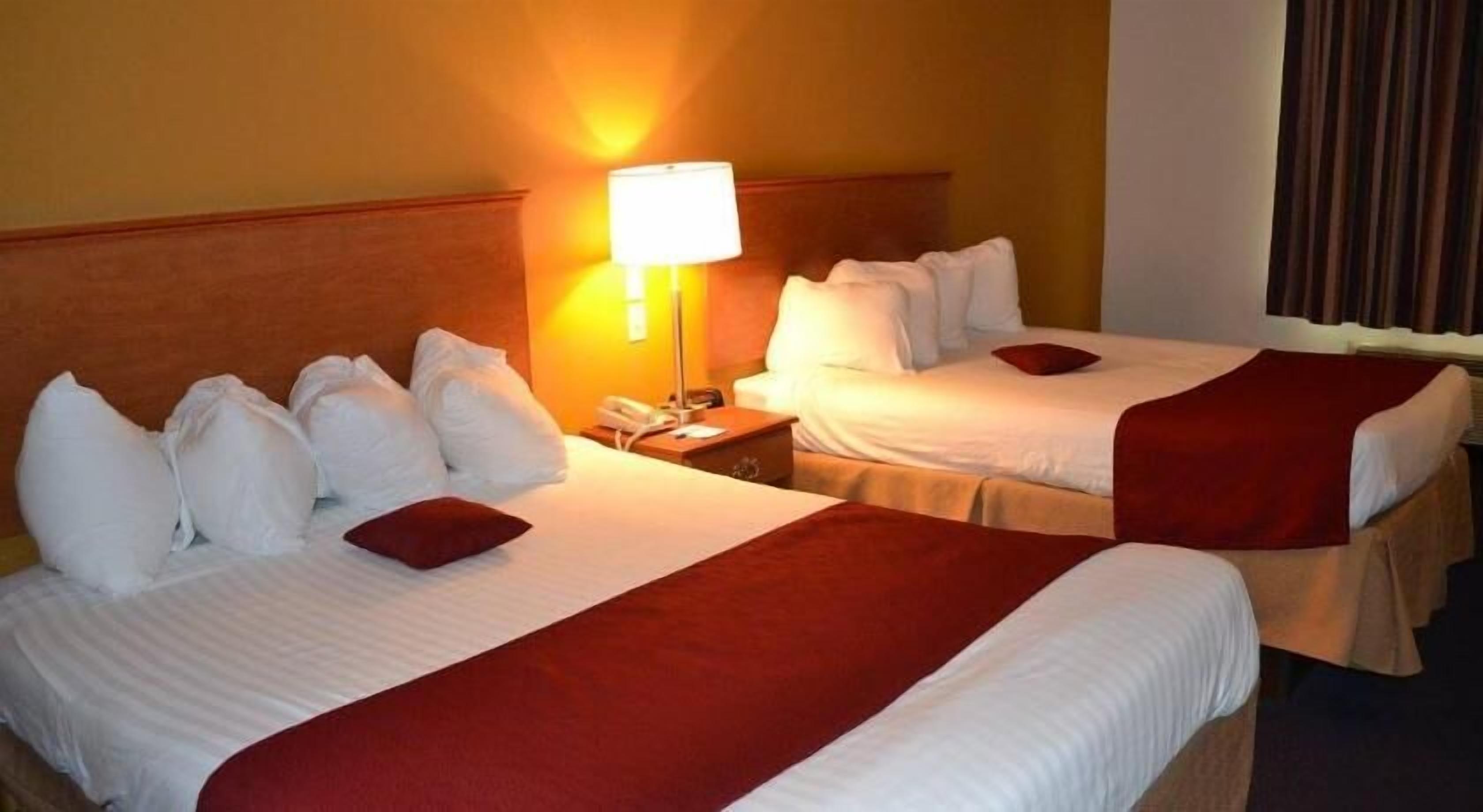 Safe på rommet, skrivebord og strykejern/-brett