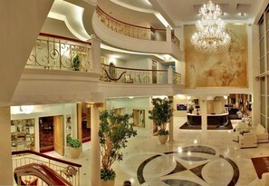Lobby - MCC Mazurkas Conference Centre & Hotel (Ozarow Mazowiecki)