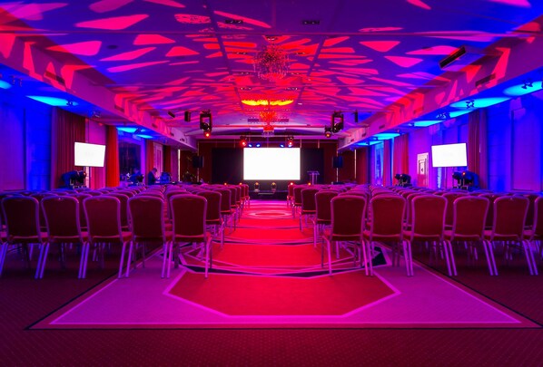 In-room business centre