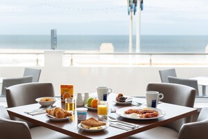 Daily English breakfast (GBP 11.5 per person)