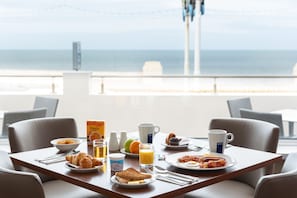 Daily English breakfast (GBP 11.5 per person)