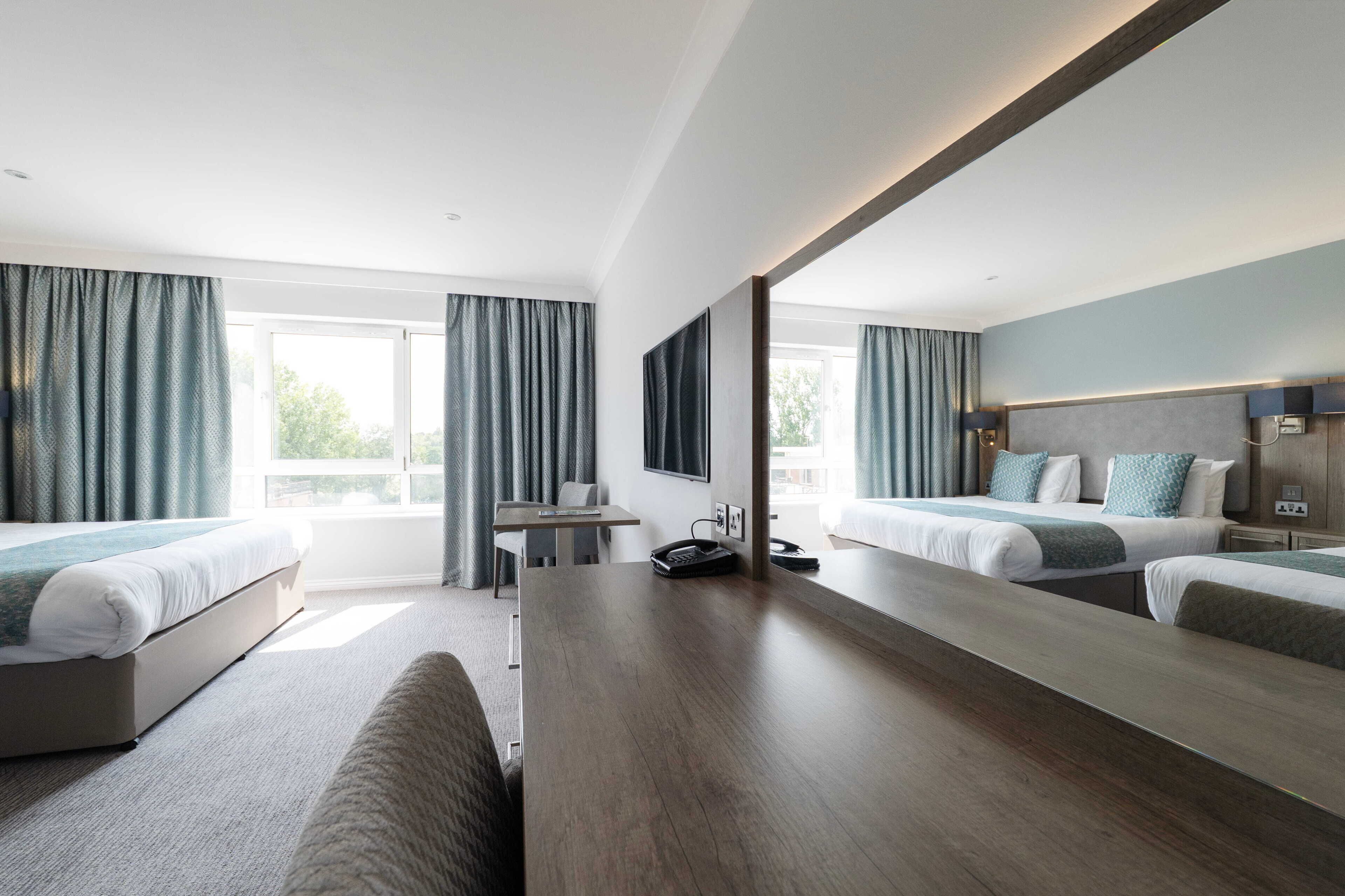 Golf Deluxe Twin  | In-room safe, desk, iron/ironing board (on request), free WiFi