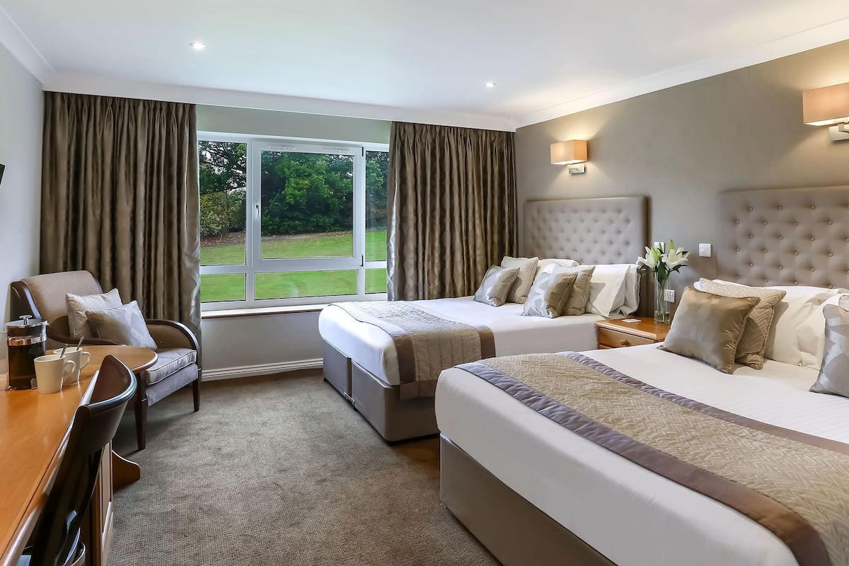 Club Triple Room | 1 bedroom, in-room safe, desk, iron/ironing board
