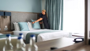 Golf Deluxe Twin | In-room safe, desk, iron/ironing board, free WiFi