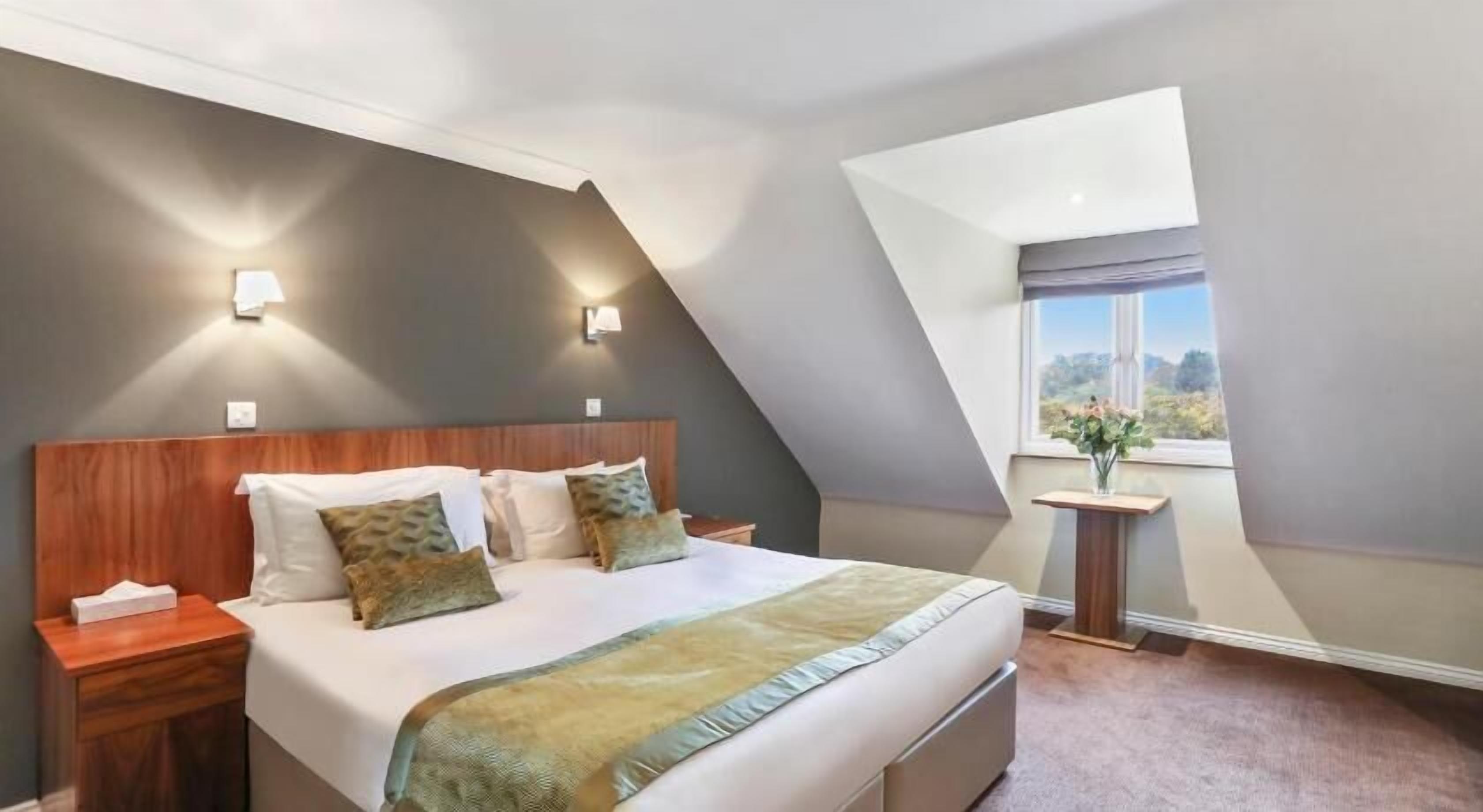 In-room safe, desk, iron/ironing board, free WiFi