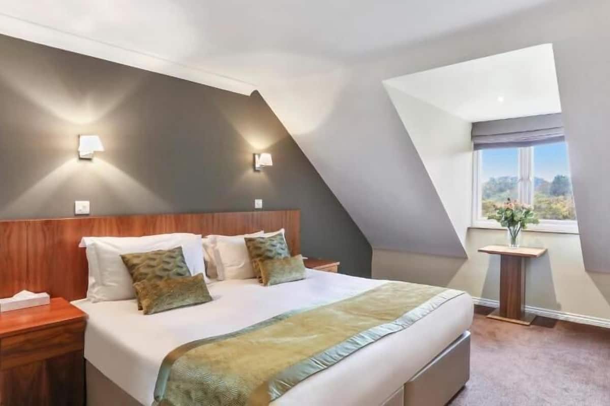 Coffres-forts dans les chambres, bureau, fer et planche Ă repasser