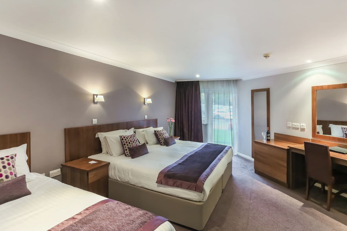 Club Triple Room
