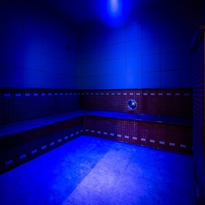 Salas de tratamiento para parejas y baño turco o hammam