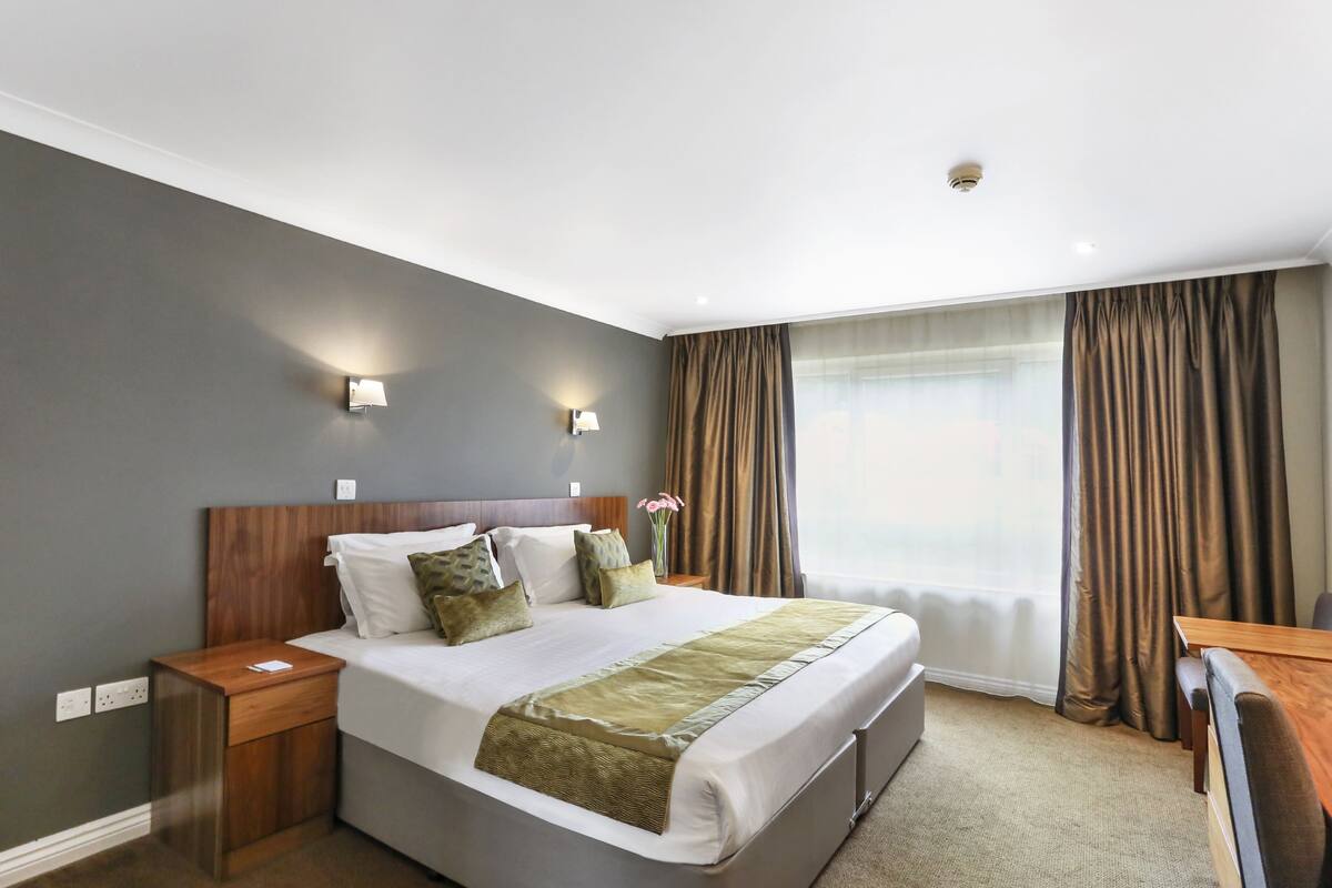In-room safe, desk, iron/ironing board (on request), free WiFi