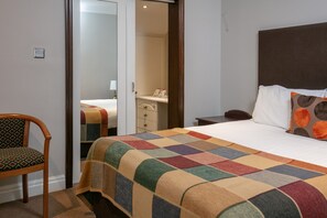 Suite, 1 King Bed, Non Smoking (with Sofabed)