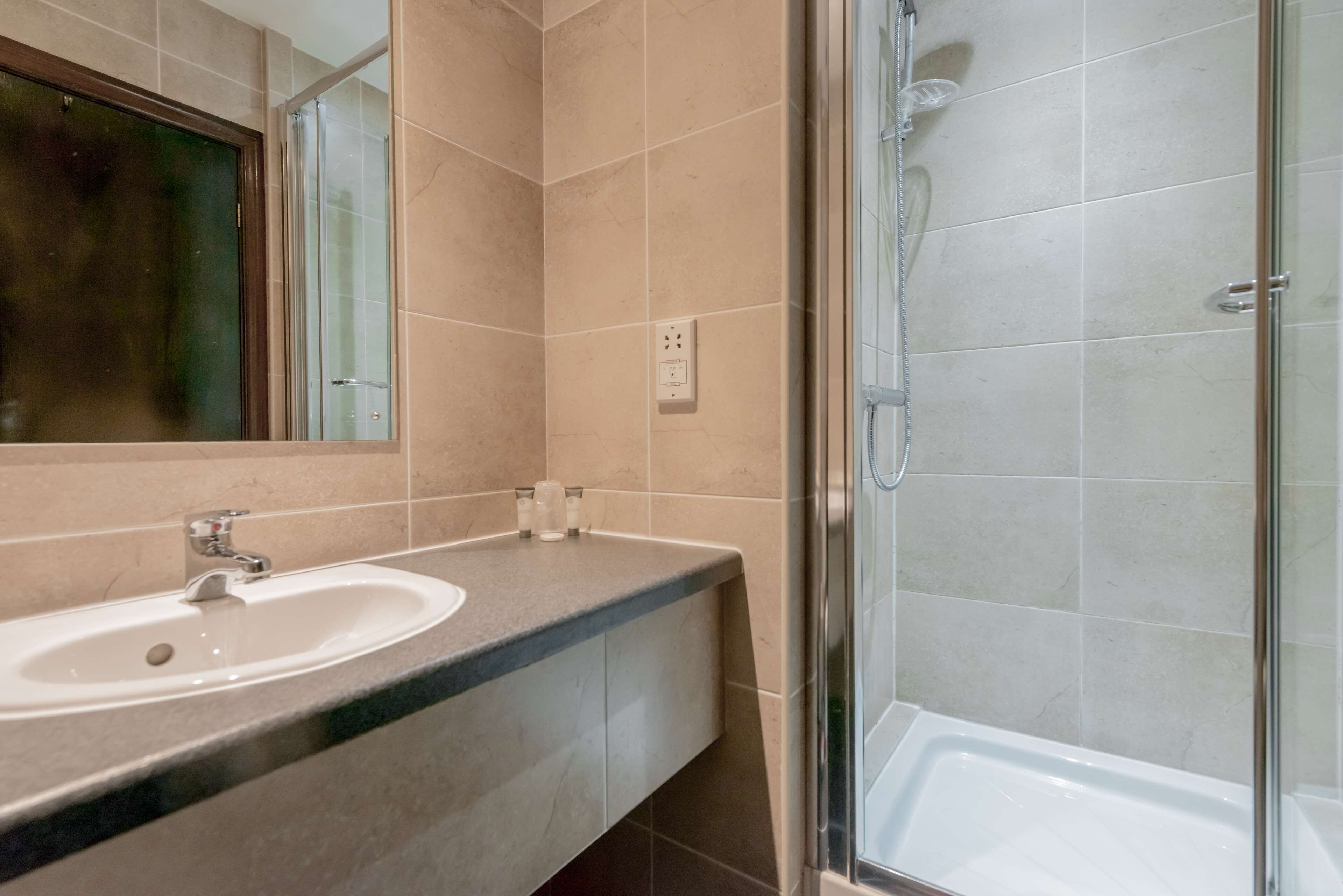 Photo - Best Western Bradford Guide Post Hotel