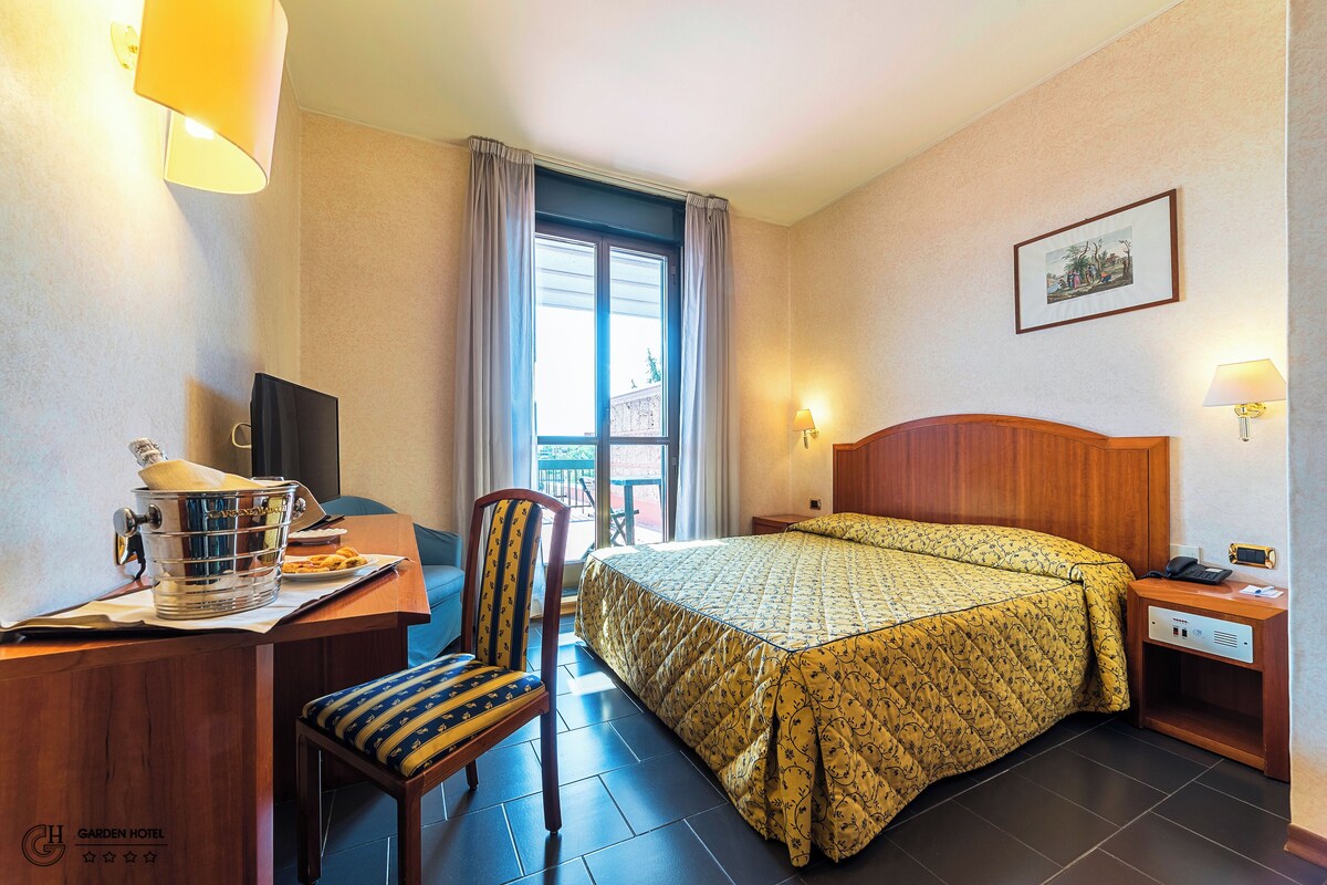 Couette en duvet d'oie, minibar, coffres-forts dans les chambres, bureau