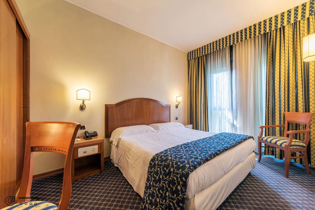 Down comforters, minibar, in-room safe, desk