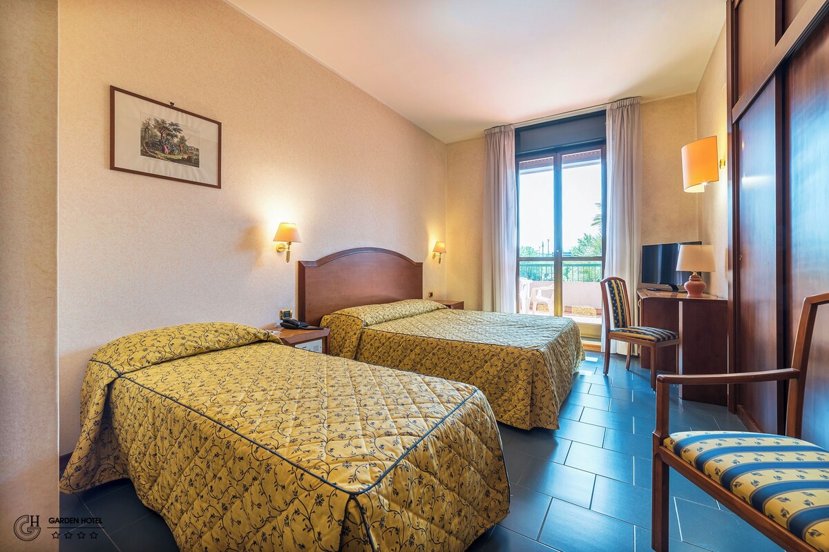 Couette en duvet d'oie, minibar, coffres-forts dans les chambres, bureau