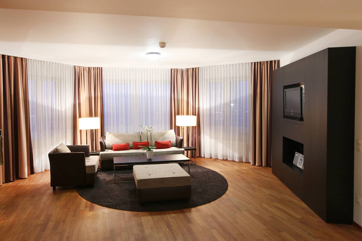 Vardagsrum | 42-tums platt-tv med kabelkanaler och tv