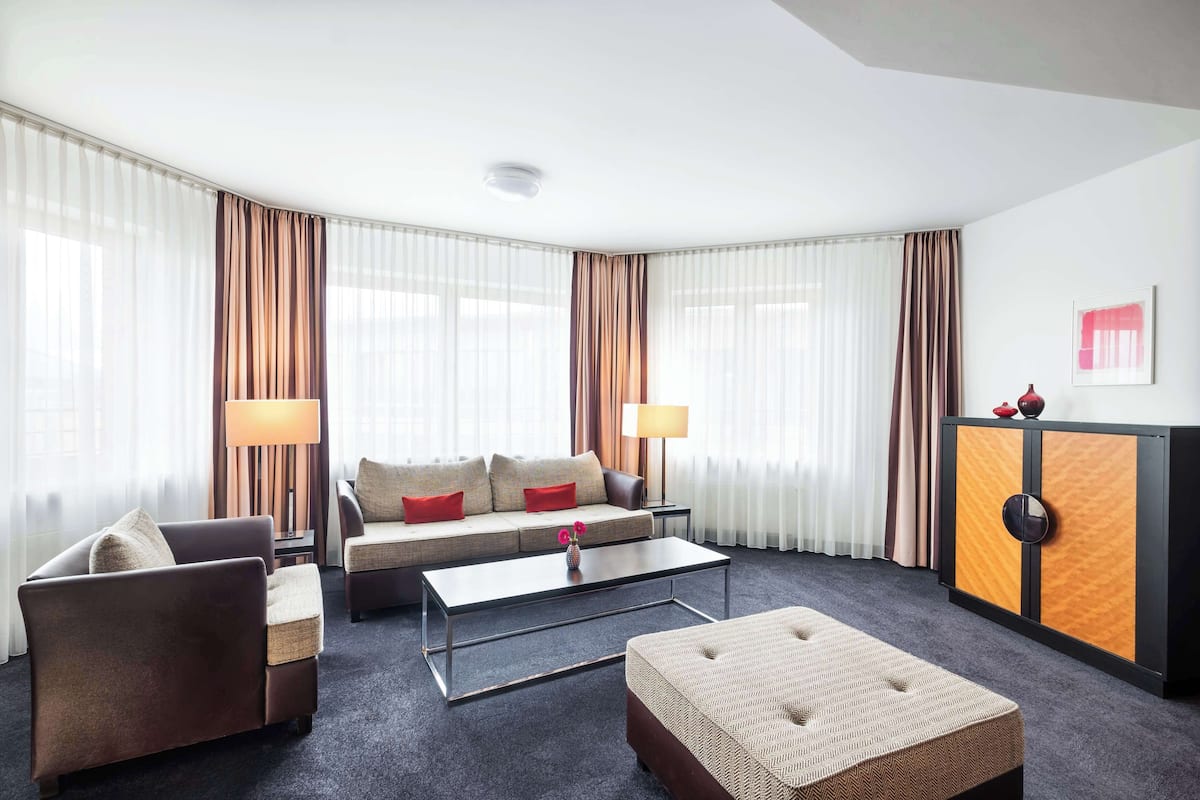 Deluxe Room, 2 Single Beds | 1 bedroom, memory-foam beds, in-room safe, individually decorated