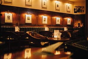 Piano bar