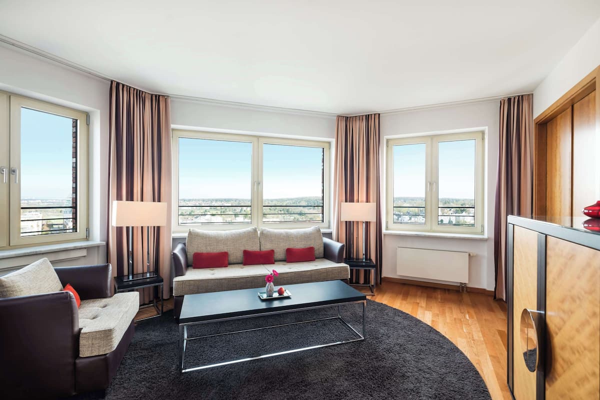 Deluxe Room, 1 King Bed | 1 bedroom, memory-foam beds, in-room safe, individually decorated