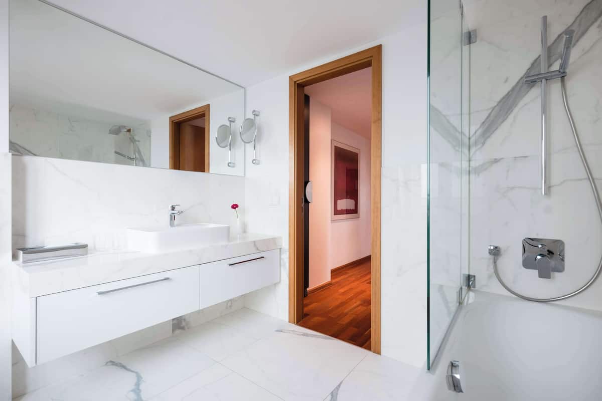 eco-friendly toiletries, hair dryer, towels