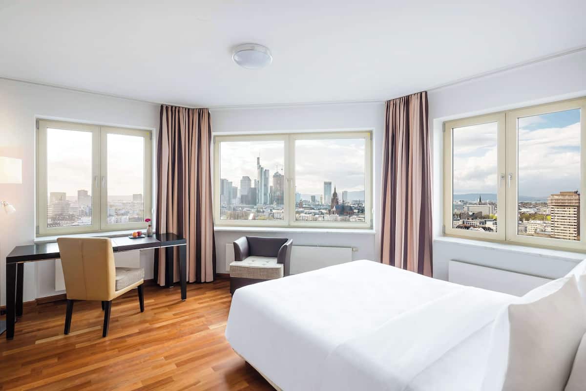 Room, 1 Queen Bed (Skyline View) | 1 bedroom, memory-foam beds, in-room safe, individually decorated