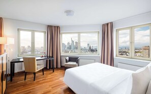 Room, 1 Queen Bed (Skyline View) | 1 bedroom, memory-foam beds, minibar, in-room safe