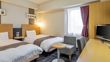 1 室のベッドルーム、デスク、遮光カーテン、防音設備