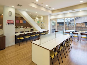 Free daily buffet breakfast
