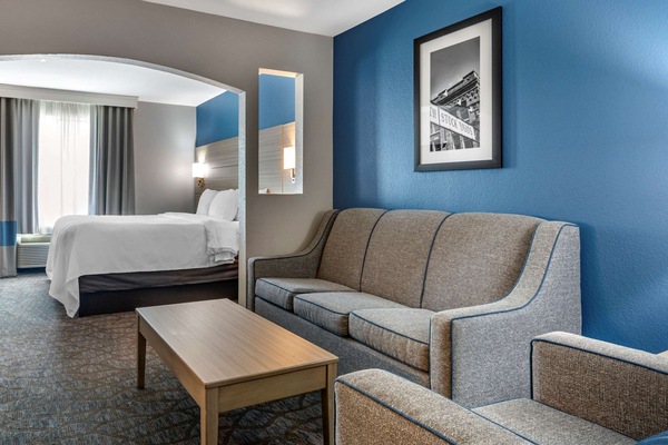 Suite, 1 King Bed with Sofa bed, Non Smoking | Desk, laptop workspace, soundproofing, iron/ironing board