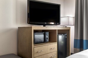 Suite, 1 King Bed with Sofa bed, Non Smoking | Desk, laptop workspace, soundproofing, iron/ironing board