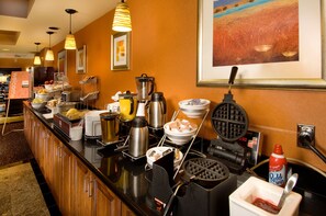 Café da manhã para viagem grátis todos os dias