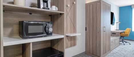 Pillowtop beds, in-room safe, desk, laptop workspace