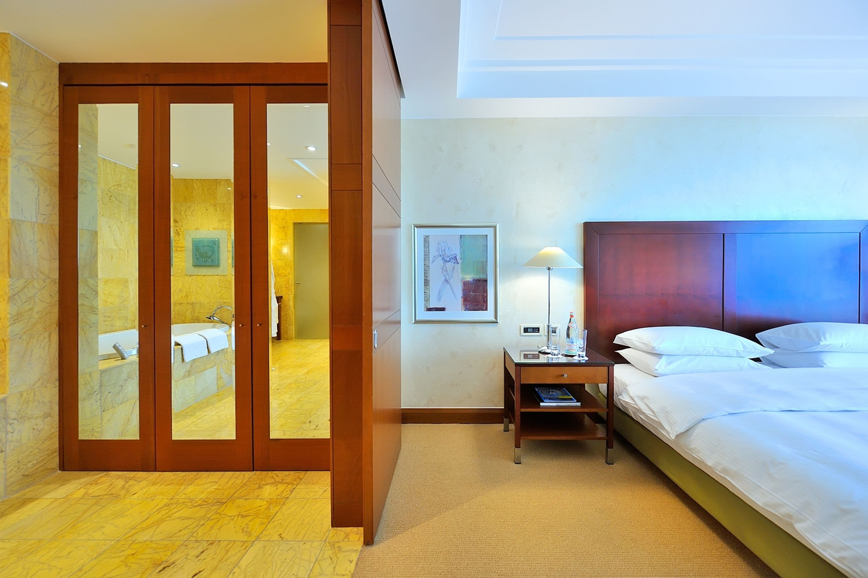 Premium bedding, in-room safe, desk, blackout curtains
