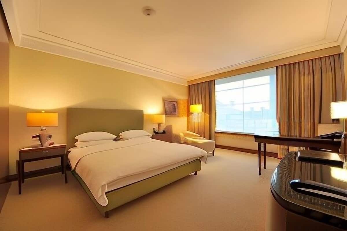 Premium bedding, in-room safe, desk, blackout curtains