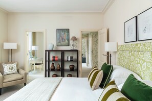 Roba de llit d'alta qualitat, minibar i caixa forta a l'habitació 