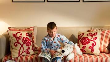 Suite (Tintin) | Coin séjour | Télévision à écran plat, films à la carte