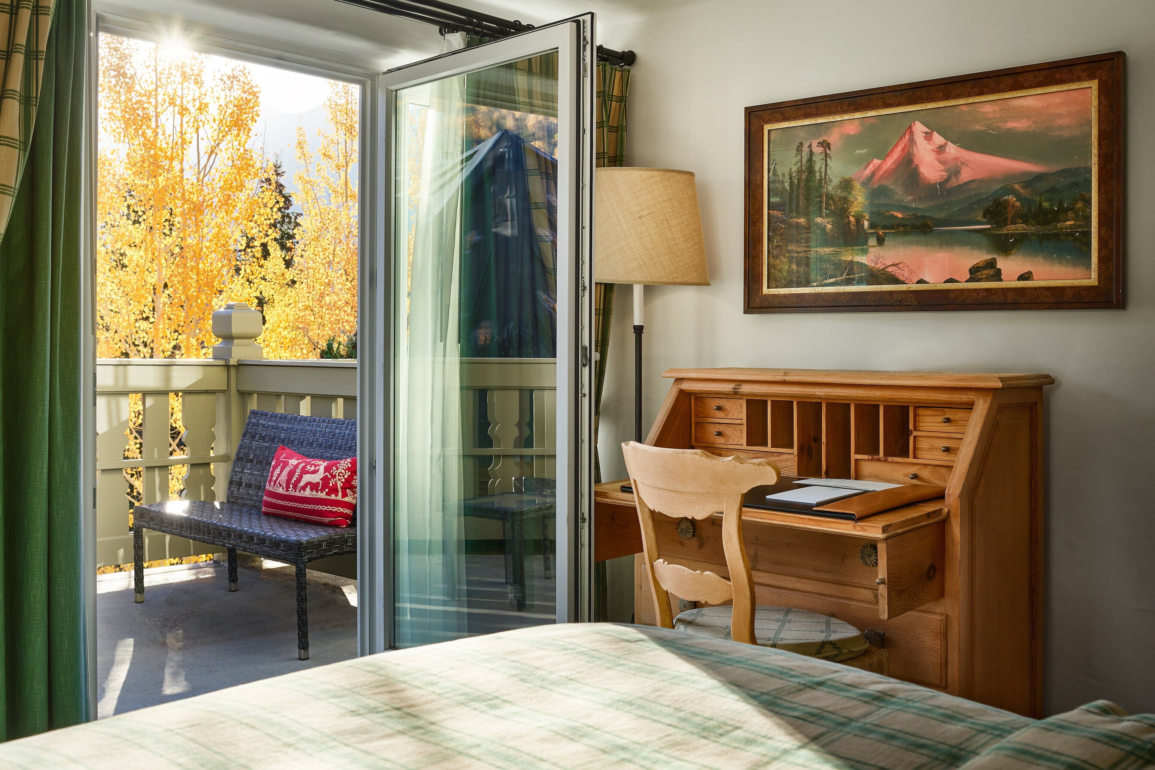 castle peak 2 bedroom suite 1 king and 2 doubles | 1 bedroom, premium bedding, minibar, in-room safe