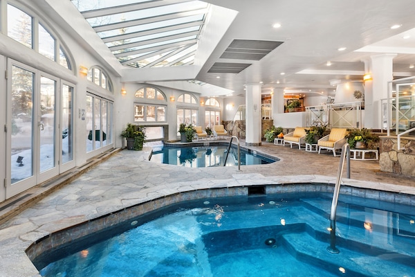 室内游泳池,室外游泳池