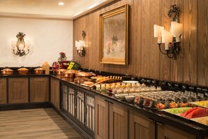 Daily buffet breakfast for a fee - Sonnenalp (Vail)