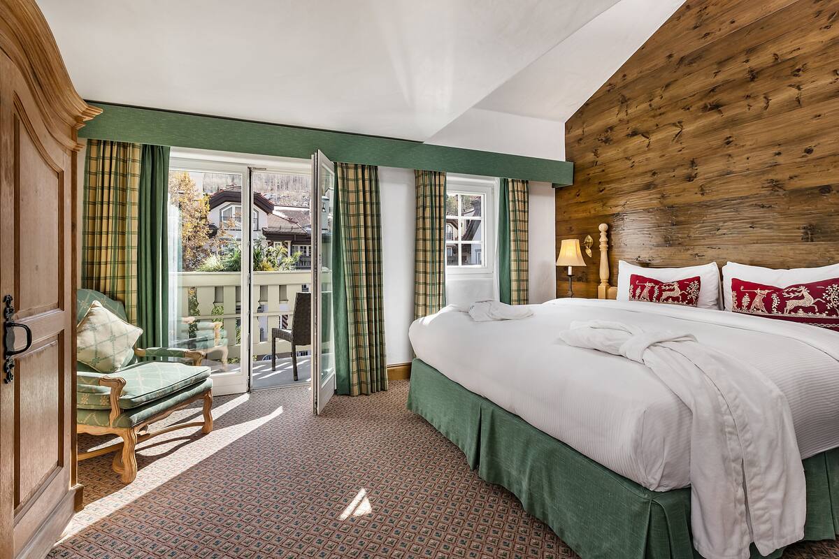 Premium bedding, minibar, in-room safe, desk