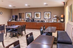 Free daily buffet breakfast  - MainStay Suites Fargo - I-94 Medical Center (Fargo)