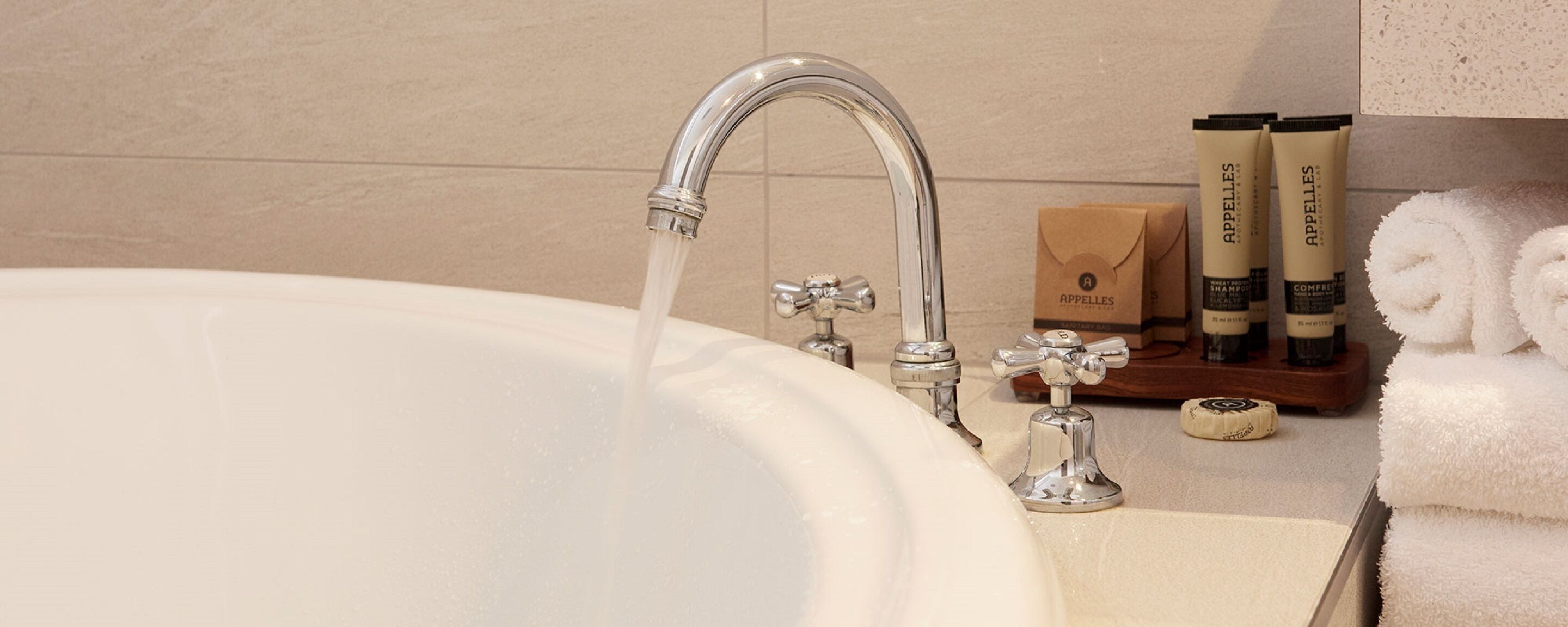 luxury spa motel | deep-soaking bathtub