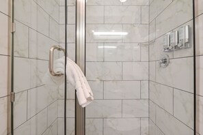 Free toiletries, hair dryer, towels, soap - Hotel Ruby (Spokane)