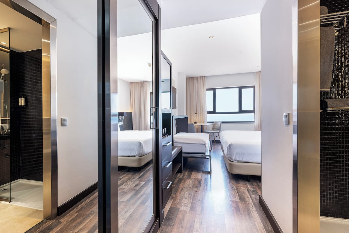 minibar, in-room safe, desk, free wifi