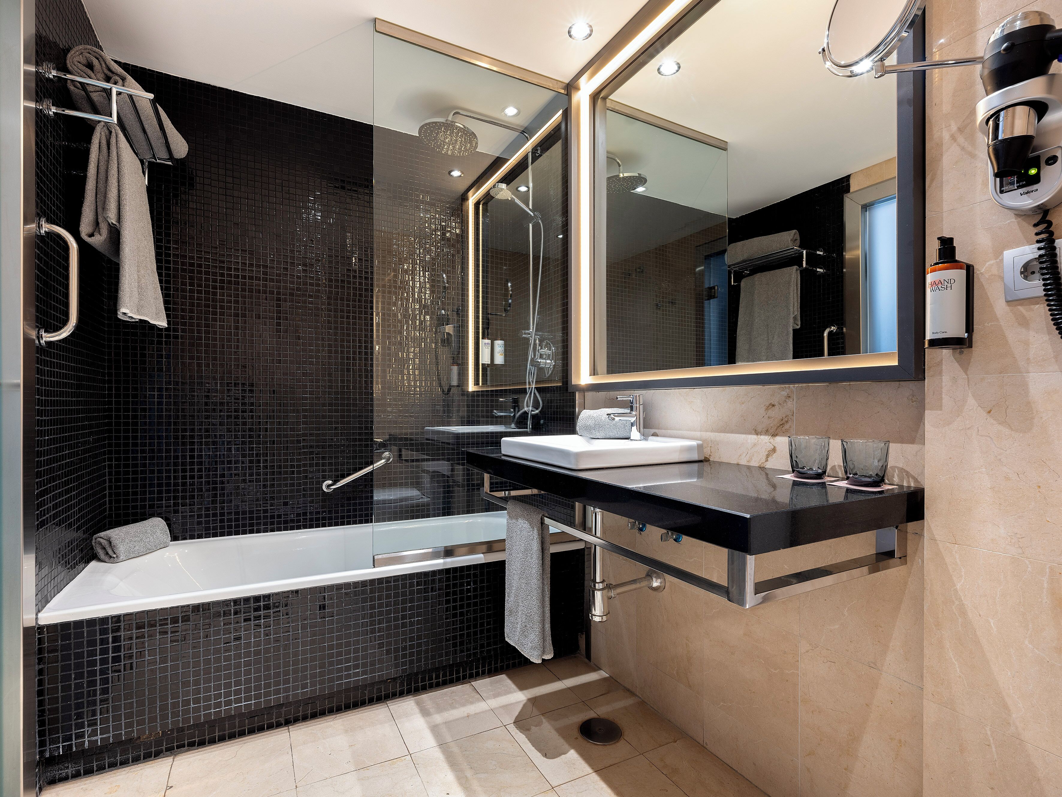 premium room, sea view | bathroom | hair dryer, bidet, towels