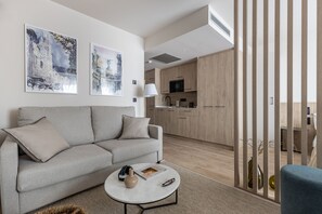 Studio (4 persons) | Living area | 45-inch TV with cable channels