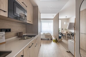 Studio (4 persons) | Cuisine privée | Réfrigérateur, micro-ondes, plaque de cuisson, lave-vaisselle