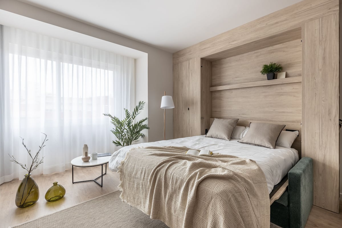 Standard Studio (2 persons) | Laptop workspace, soundproofing, WiFi (free), bed sheets