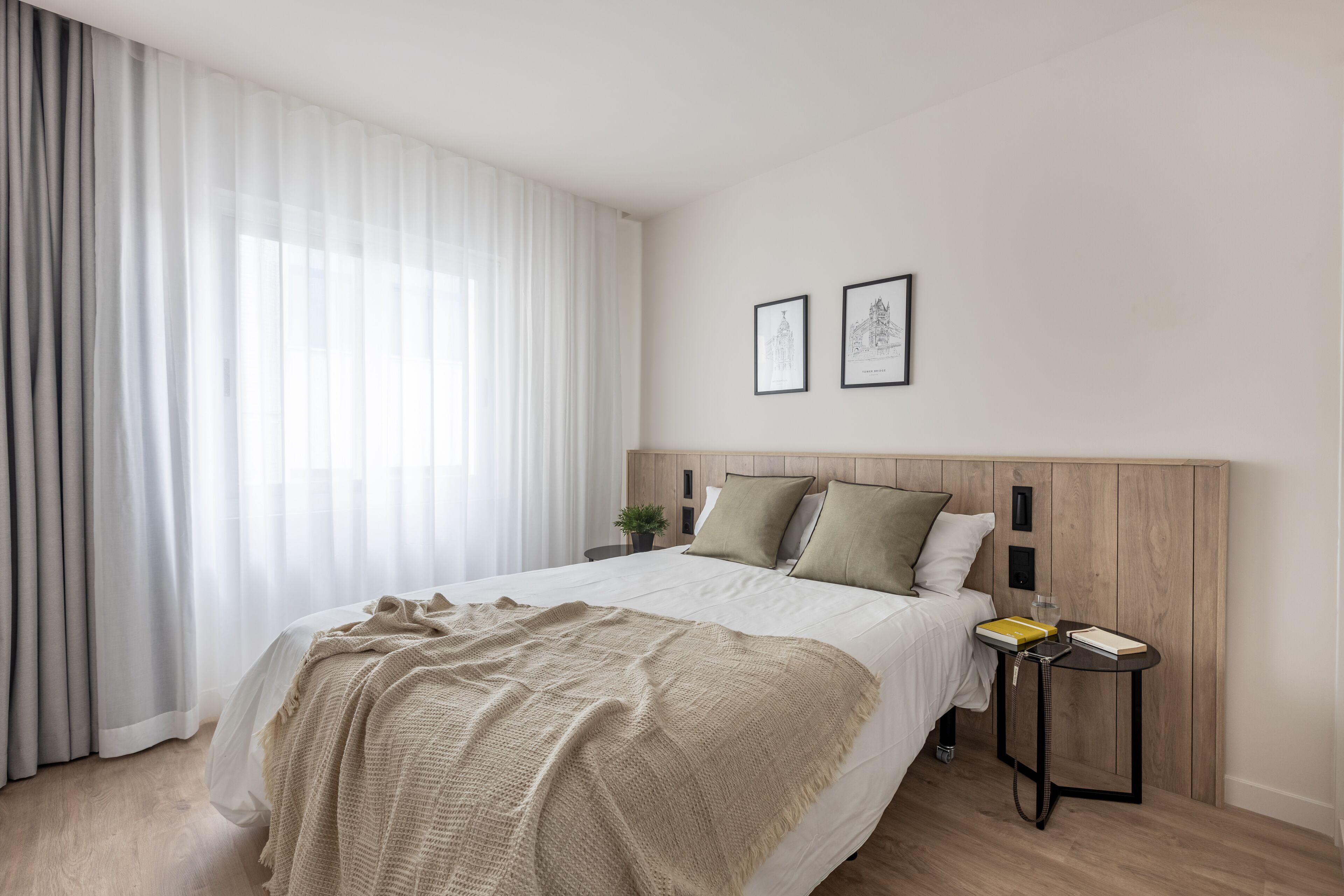 Laptop workspace, soundproofing, free WiFi, bed sheets