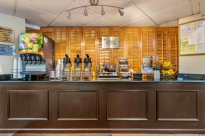 Desayuno continental gratuito y diario