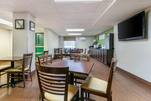 Free daily continental breakfast  - Sleep Inn & Suites near Sports World Blvd (Gatlinburg)